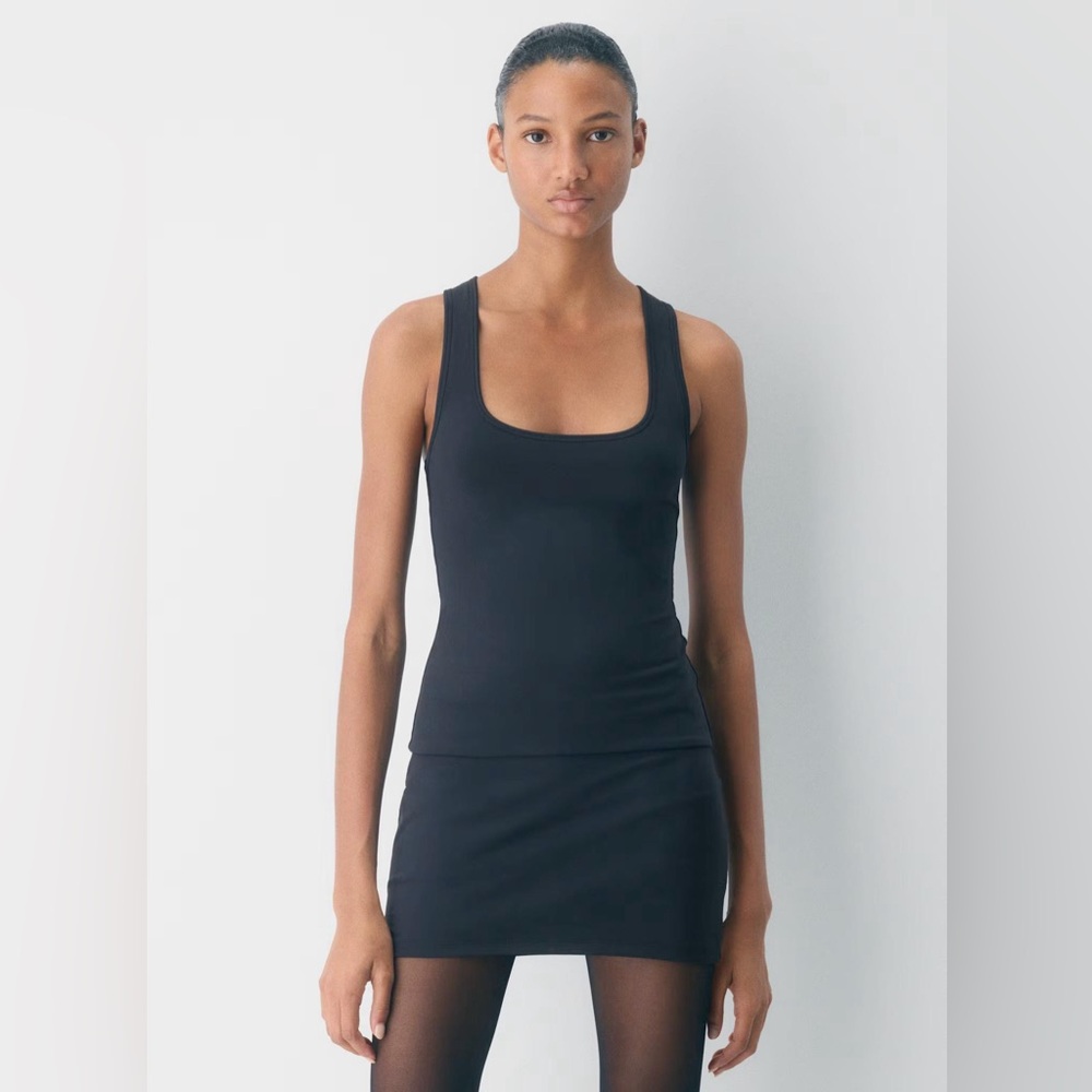 Aritzia Original Contour Affirm Tank Size M